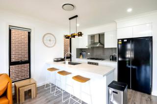Bardia near Train & Shopping with central AC&WiFi - Ingleburn - 8