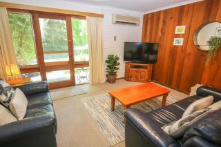Cedar Holiday Units - Apartment 3 - Bright - 6