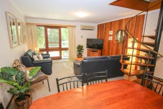 Cedar Holiday Units - Apartment 3 - Bright - 5