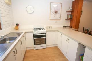 Cedar Holiday Units - Apartment 3 - Bright - 2