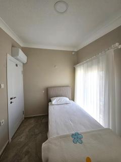 Luxury 5BR Villa w Pool & Beach Access Ayvalık - 4