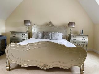 Luxurious Executive 4 Bedroom Whole Home | For 10 - Hensol - 7