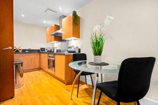 City Centre - Chinatown - Apartment - Balcony - Secure Parking - Fast WIFI - 39A - Birmingham - 7