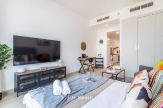 Manzil - Stylish living in JVC, City Views and Pool - Dubai - 6