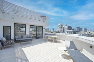 Spacious 4BR near the beach w Jacuzzi by HolyGuest - Tel Aviv - 0
