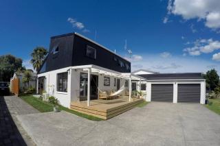 Aloha Beach House - one block from Papamoa beach - Papamoa - 4