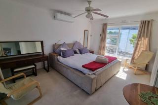 Beautiful 4 bedroom home overlooking the ocean in Somerset West Cape Town - Cidade Do Cabo - 1