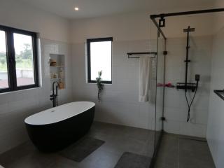 Luxurious New-Built Home with Pool and Valley View - Kigali - 6