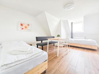 RAJ Living - 2 Zimmer Dachgeschosswohnung - 25 Min zur Messe DUS - Krefeld - 8