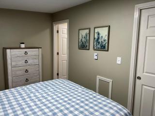 Cottage on Charles - Roxboro - 4