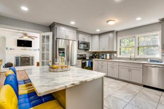 Spacious Home with Hot Tub, 14 Mi to Downtown ATL! - Union City - 2