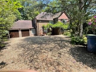 Delux 5 bed house lots private car parking, short walk to high st, shops - Fleet - 0