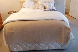 Delux 5 bed house lots private car parking, short walk to high st, shops - 1