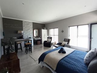Silver Oaks Airbnb - Langebaan - 1