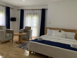 Fun-Ville Vacation Home, 4 bedrooms - Entire Home - 4