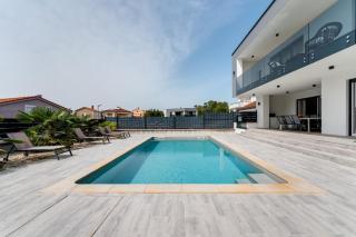 Beautiful new villa with a pool near beach - by TRAVELER tourist agency Krk ID 2410 - Pinezici - 1