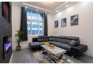 Spacious Manchester Duplex 2BR Parking Sleeps 6 - 9