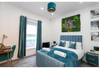 Spacious Manchester Duplex 2BR Parking Sleeps 6 - 2