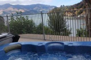 Waterfront 8 bedroom home with hot tub and mooring - French Farm - 8