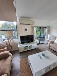 Waterfront 8 bedroom home with hot tub and mooring - French Farm - 2
