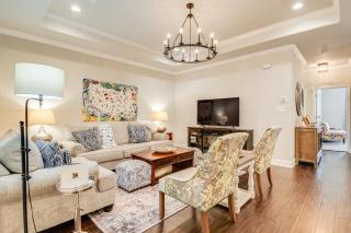 Gorgeous College Station Townhome with Patio! - College Station - 9