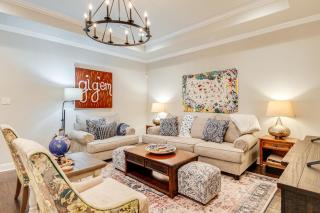 Gorgeous College Station Townhome with Patio! - 7