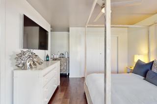 In-Law Suite with Kitchenette and Outdoor Space - 6