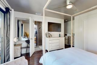 In-Law Suite with Kitchenette and Outdoor Space - 5