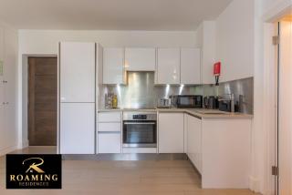 Sleeps 6 - Central - Free Secure Parking - 2 Bath - 1