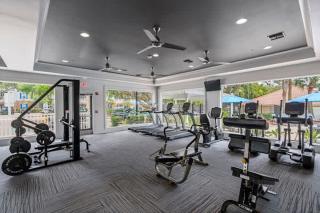 1 MI to USF Budget Friendly Pool GYM - Tampa - 2