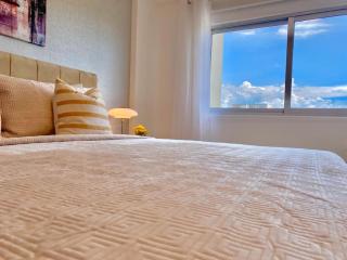 Upscale City Center Apt, Pool - Los Prados - 1