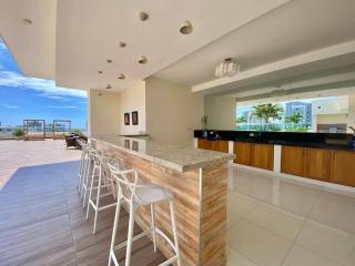 Upscale City Center Apt, Pool - Los Prados - 6