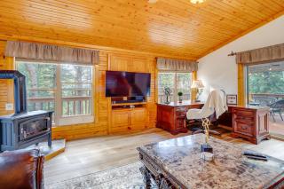 Cozy Home with Hot Tub - 11 Mi to Rainbow Falls - 6