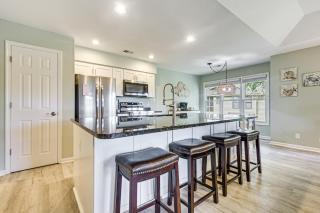 Sunset Beach Golf Condo with Pool about 2 Mi to Beach! - Sunset Beach - 4