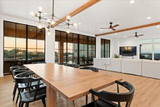 Lake RetreatSleeps 19-3 KING SuitesPoolHotTub - 1