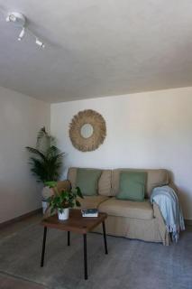 Appartement RDC en Bas de Villa avec Chambre - Le Val - 3