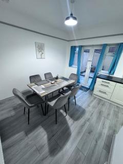 Modern Retreat Your Birkenhead Heaven, A Peaceful Getaway - Birkenhead - 1