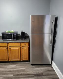 Guest room with two double beds in Columbus Oh, Airport location - Seagrave - 8