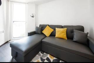 1BR Hideaway Near NEC & Resorts World - Ideal for Travelers - 8