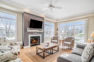 Beacon Court Condo F - Douglas - 0