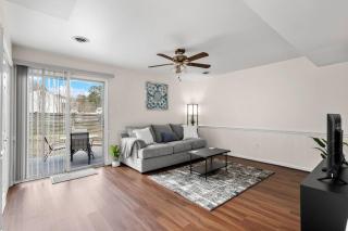 Inviting Retreat Spacious 2 BR 1 and a Half Bath Townhouse - Hopewell - 0