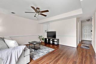 Inviting Retreat Spacious 2 BR 1 and a Half Bath Townhouse - Hopewell - 1
