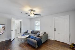 Southern Comfort Retreat - Charlotte - 8
