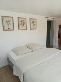 Grand studio tout équipé - 1