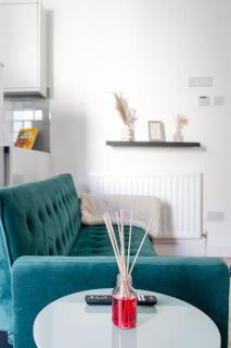 Urban Oasis 4 bedroom house with parking - 5