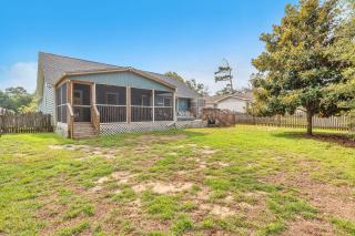Hook Wine and Sinker by Oak Island Accommodations - - 2