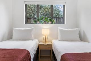 3BR Modern Elegance Near Beaches - 1