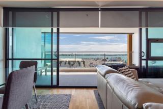 Stunning Views Central Apt - 7