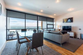 Stunning Views Central Apt - 6