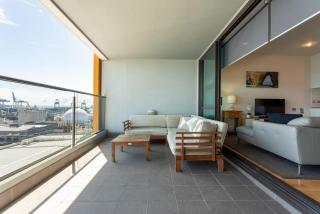 Stunning Views Central Apt - 4